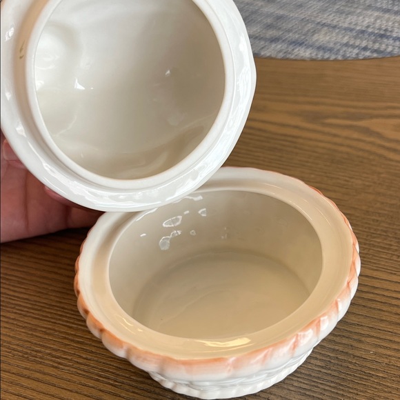 Belleek White and Green Cat Trinket Box - Picture 2 of 6